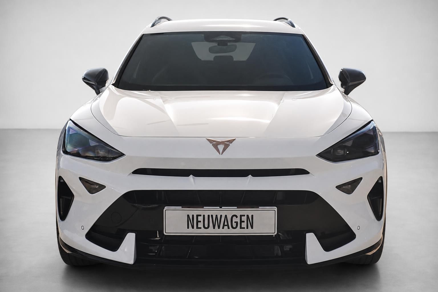 Cupra Neuwagen weiss Frontansicht Studio