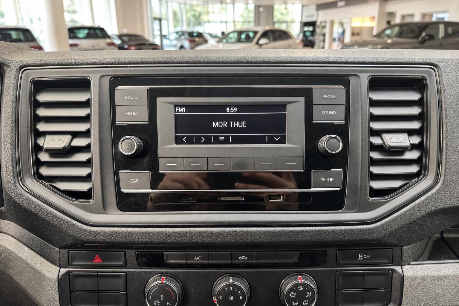 Volkswagen Amarok Innenraum – Radio und Infotainment-System mit Klimaanlage-Bedieneinheit