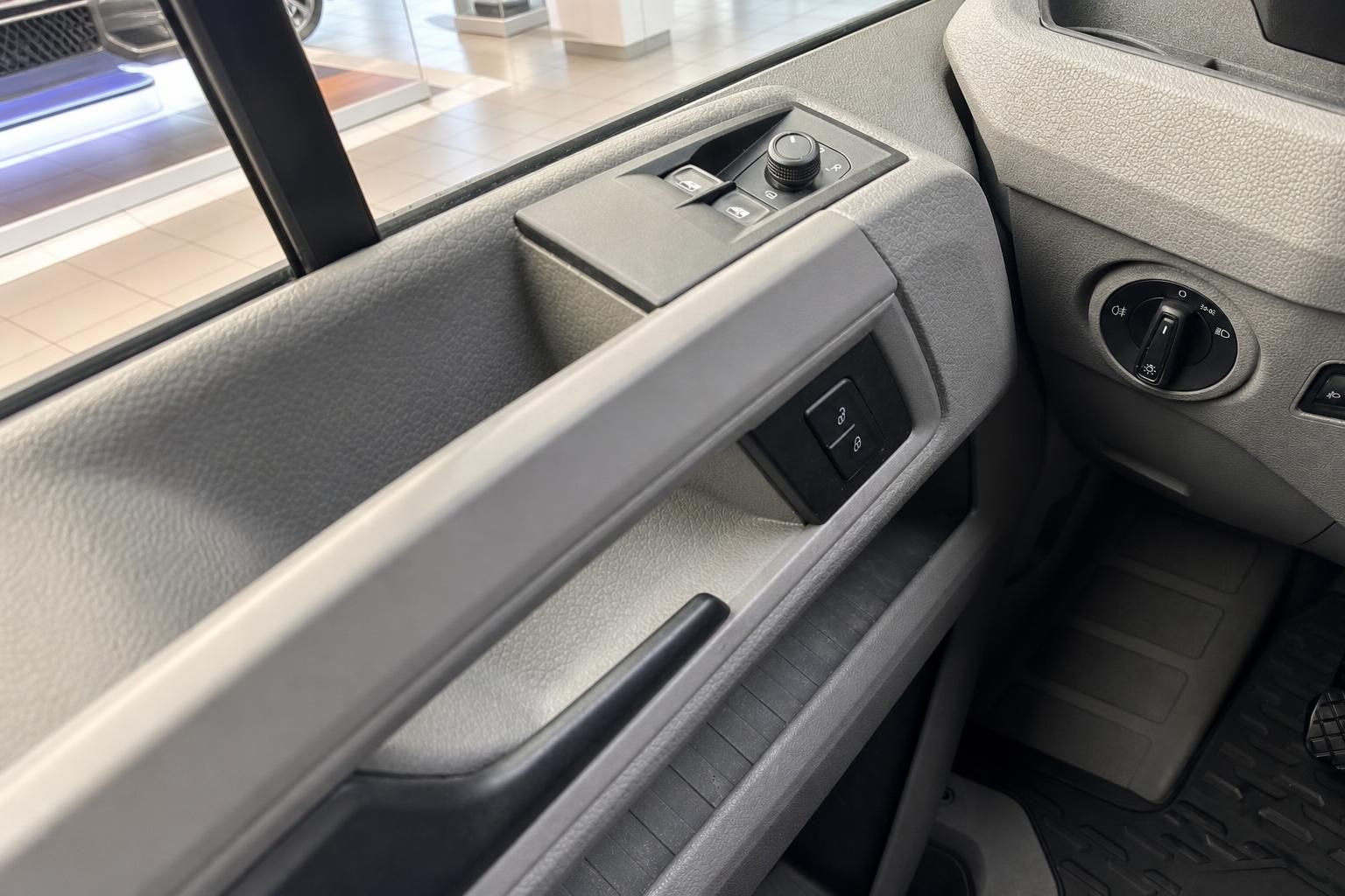 Fahrzeug Innenraum Fahrertür mit Fensterheber, Spiegelverstellung und Lichtschalter