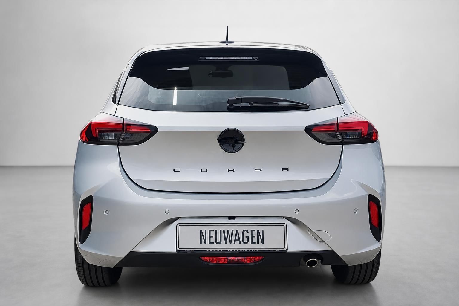 Opel Corsa Neuwagen in Weiss, Heckansicht im Studio