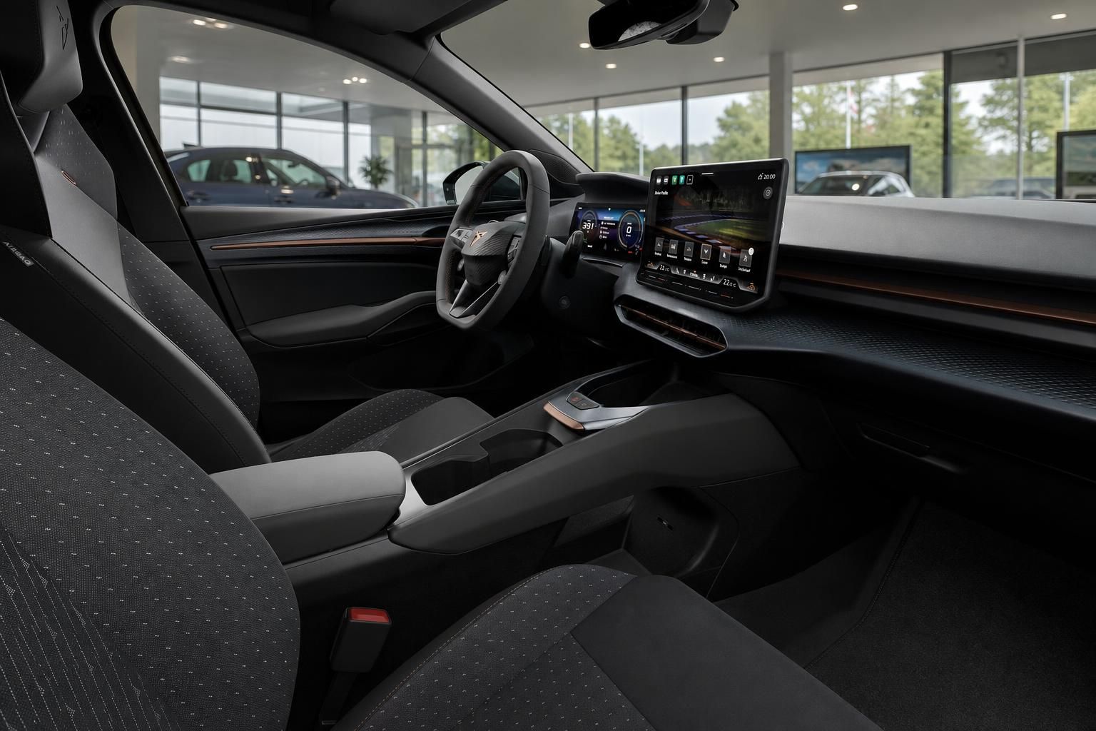 Cupra Innenraum mit Cockpit, Lenkrad und Touchscreen Infotainment