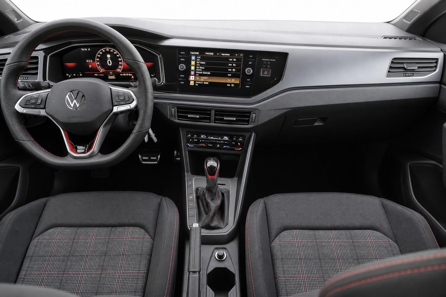 VW Polo Innenraum mit Cockpit, Lenkrad und digitalem Infotainment-Display