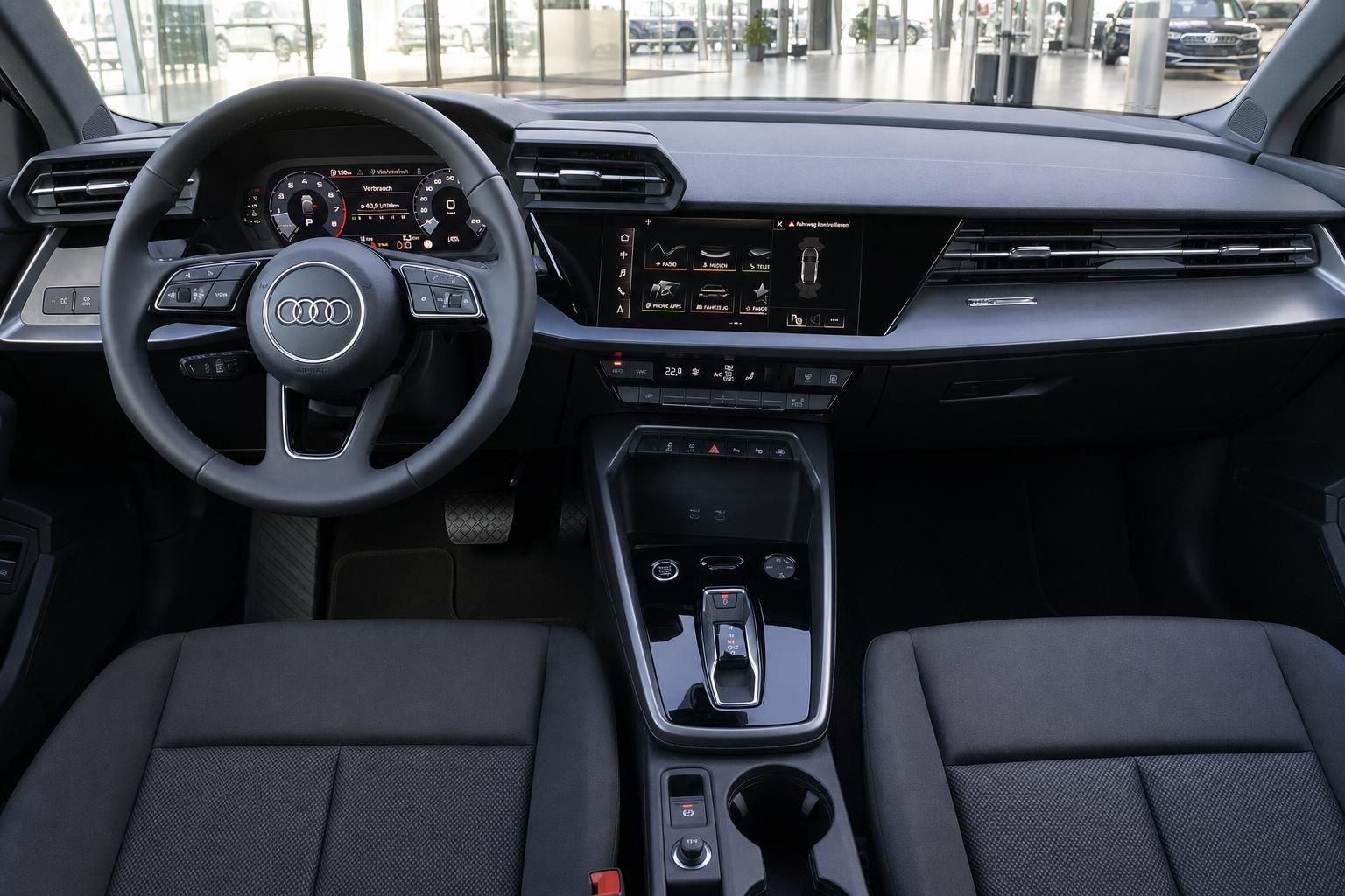 Audi A3 Innenraum – Cockpit mit Lenkrad, digitalem Tacho und MMI Touchscreen