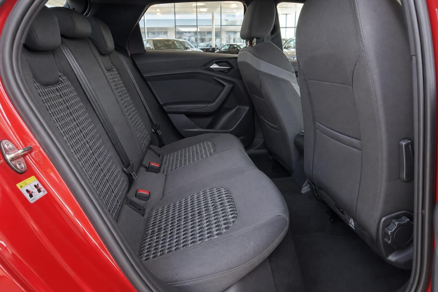 Audi A1 Innenraum Rücksitzbank grauer Stoff – geräumige Rücksitze mit Sicherheitsgurten