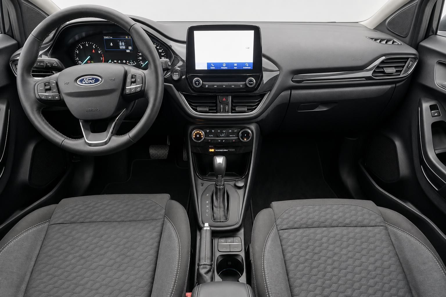 Ford Innenraum mit Cockpit, Lenkrad und Touchscreen-Display